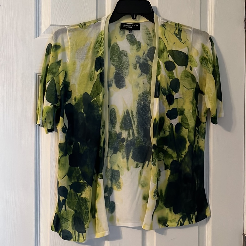 Jones of New York Sheer Open Front Short Sleeved Top. Size XL